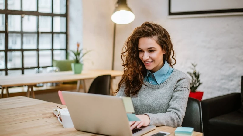 london-girl-on-laptop